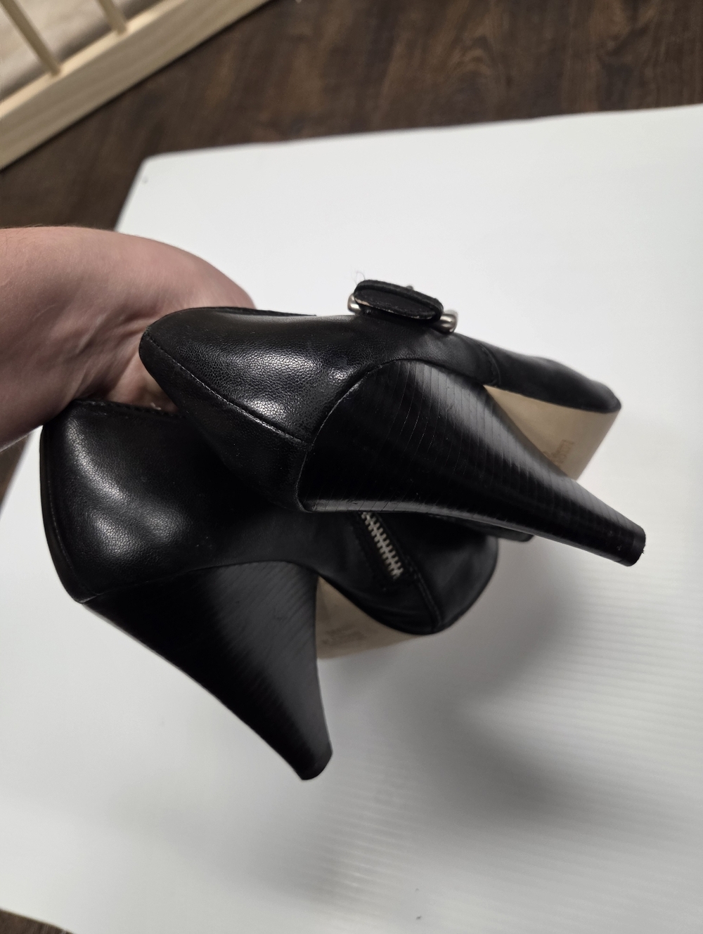 MICHAEL KORS WOMEN'S BLACK LEATHER SIDE ZIP HEELED ANKLE BOOTIES SIZE 7 - Picture 6 of 7